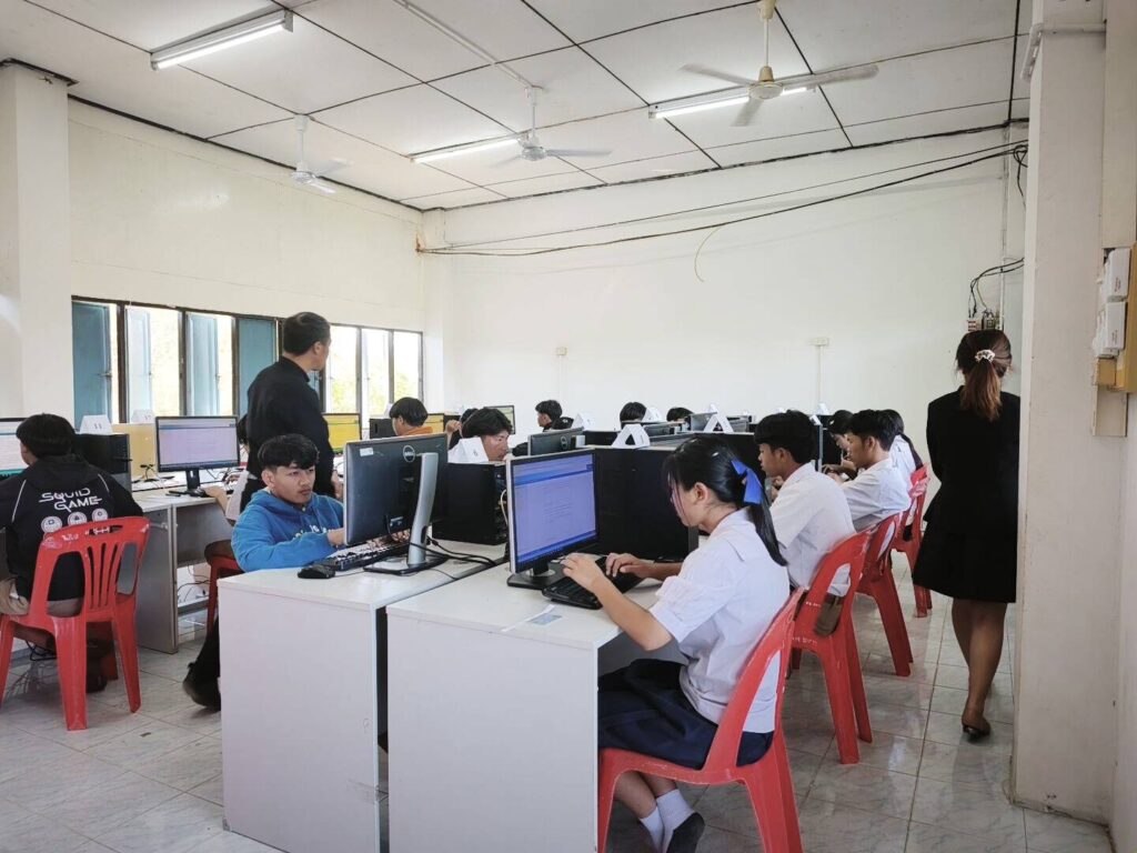 สพป.บุรีรัมย์ เขต 4 ตรวจเยี่ยมสนามทดสอบ O-NET ระบบดิจิทัล (Digital Testing) โรงเรียนอมรสิริสามัคคี