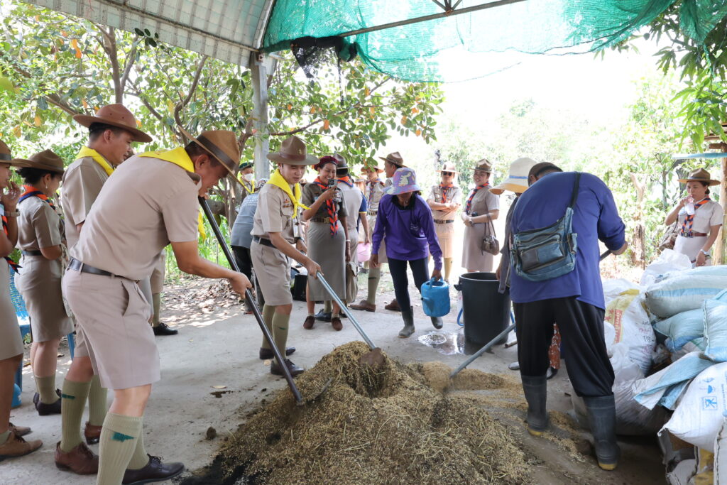 สพป.บุรีรัมย์ เขต 4 นำผู้เข้าฝึกอบรมผู้บังคับบัญชาหน่วยลูกเสือจิตอาสาพระราชทาน จังหวัดบุรีรัมย์ รุ่นที่ 2 เรียนรู้หลักปรัชญาของเศรษฐกิจพอเพียง
