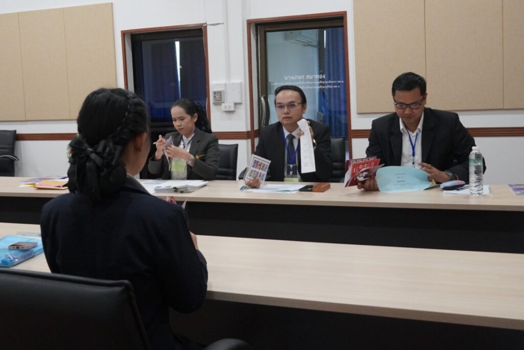 สพป.บุรีรัมย์ เขต 4 สัมภาษณ์ผู้เข้ารับการคัดเลือก เพื่อประเมินความเหมาะสมกับตำแหน่ง ครูผู้ช่วย (ลูกจ้างชั่วคราว)