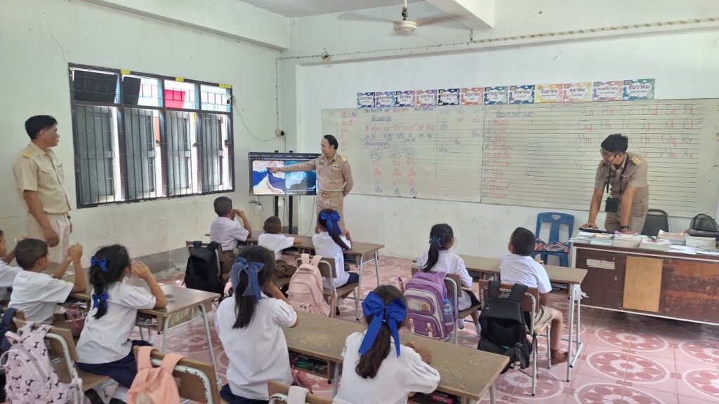 สพป.บุรีรัมย์ เขต 4 ตรวจเยี่ยมโรงเรียนในอำเภอพุทไธสง ติดตามการขับเคลื่อนนโยบายสู่การปฏิบัติ