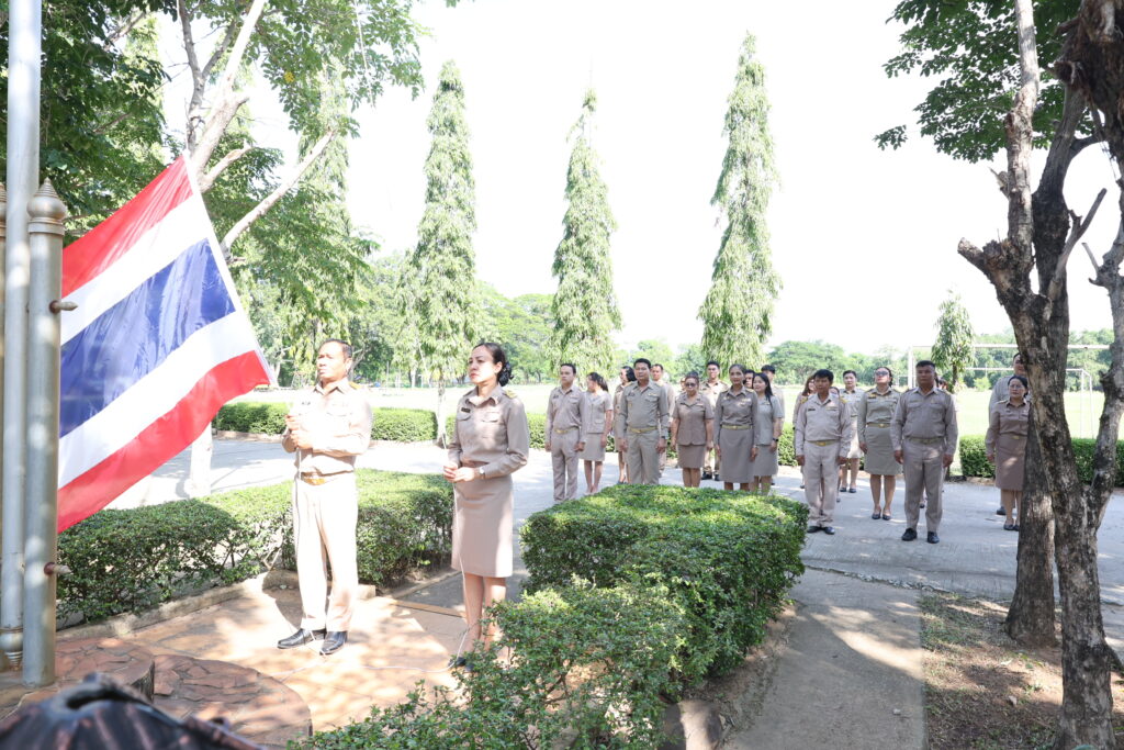 สพป.บุรีรัมย์ เขต 4 เข้าแถวเคารพธงชาติ กล่าวคำปฏิญญาและแสดงสัญลักษณ์เขตพื้นที่การศึกษาสุจริต