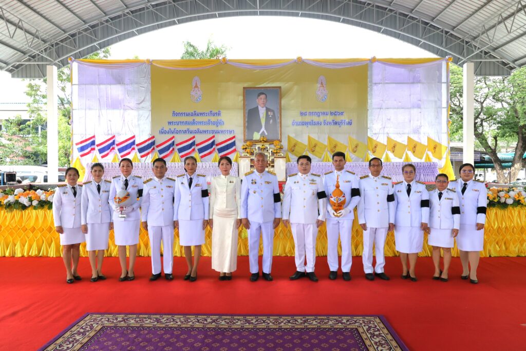 สพป.บุรีรัมย์ เขต 4 พร้อมส่วนราชการและประชาชนอำเภอพุทไธสง ร่วมเฉลิมพระเกียรติพระบาทสมเด็จพระเจ้าอยู่หัว เนื่องในโอกาสวันเฉลิมพระชนมพรรษา